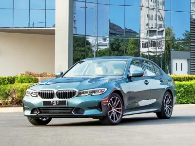 THAY KÍNH XE Ô TÔ BMW 320i tận nơi